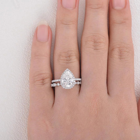 VVS1 Pear Cur Vintage Halo Moissanite Bridal Set For Her
