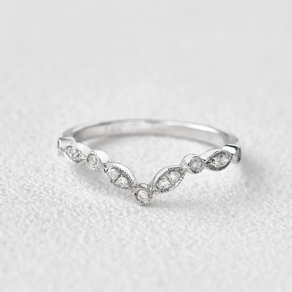VVS1 Moissanite Round Cut Chevron Shape Band For Women