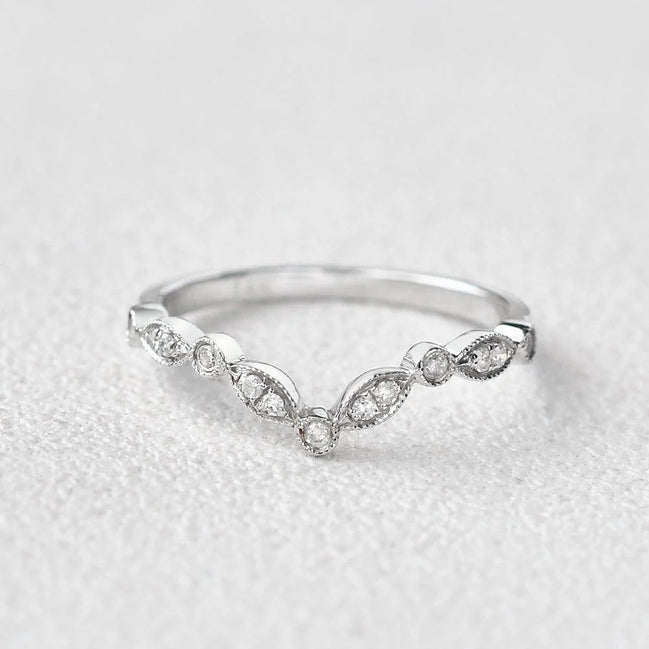 VVS1 Moissanite Round Cut Chevron Shape Band For Women