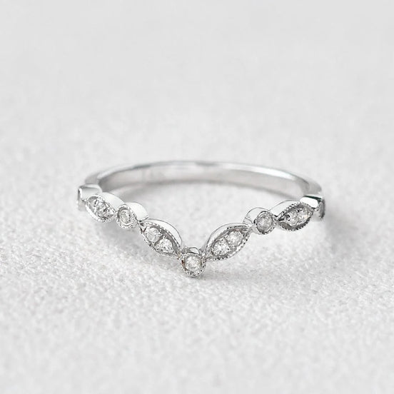 VVS1 Moissanite Round Cut Chevron Shape Band For Women