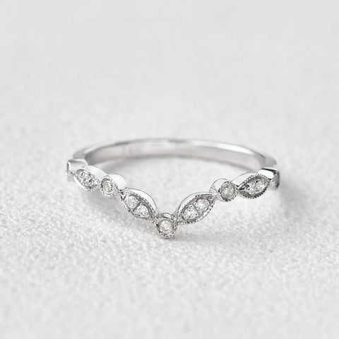 VVS1 Moissanite Round Cut Chevron Shape Band For Women