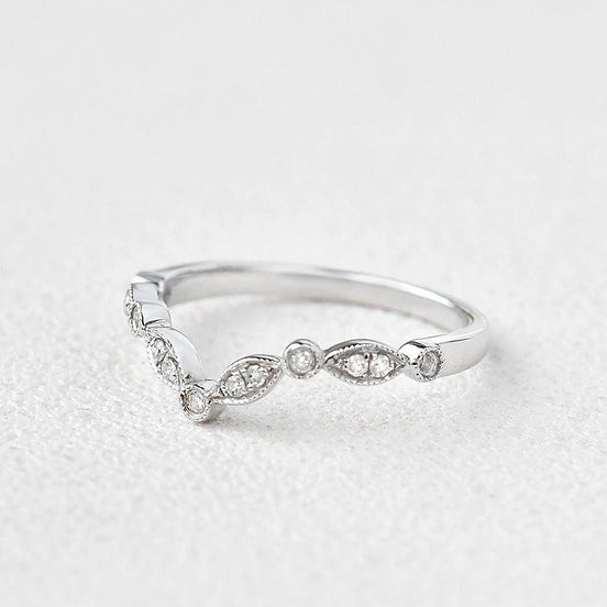 VVS1 Moissanite Round Cut Chevron Shape Band For Women