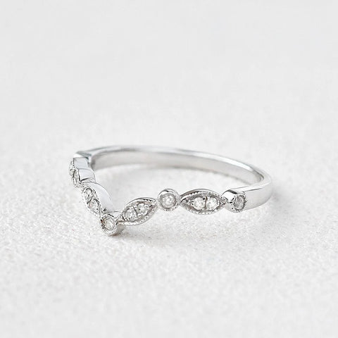 VVS1 Moissanite Round Cut Chevron Shape Band For Women