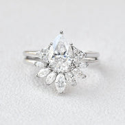 VVS1 Clarity Moissanite Pear Cut Side Accent Bridal Ring Set