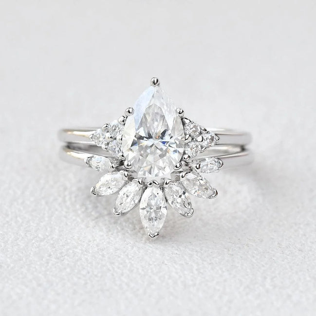 VVS1 Clarity Moissanite Pear Cut Side Accent Bridal Ring Set