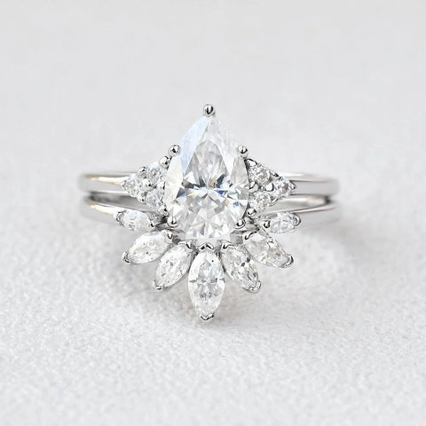 VVS1 Clarity Moissanite Pear Cut Side Accent Bridal Ring Set
