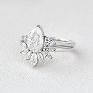 VVS1 Clarity Moissanite Pear Cut Side Accent Bridal Ring Set