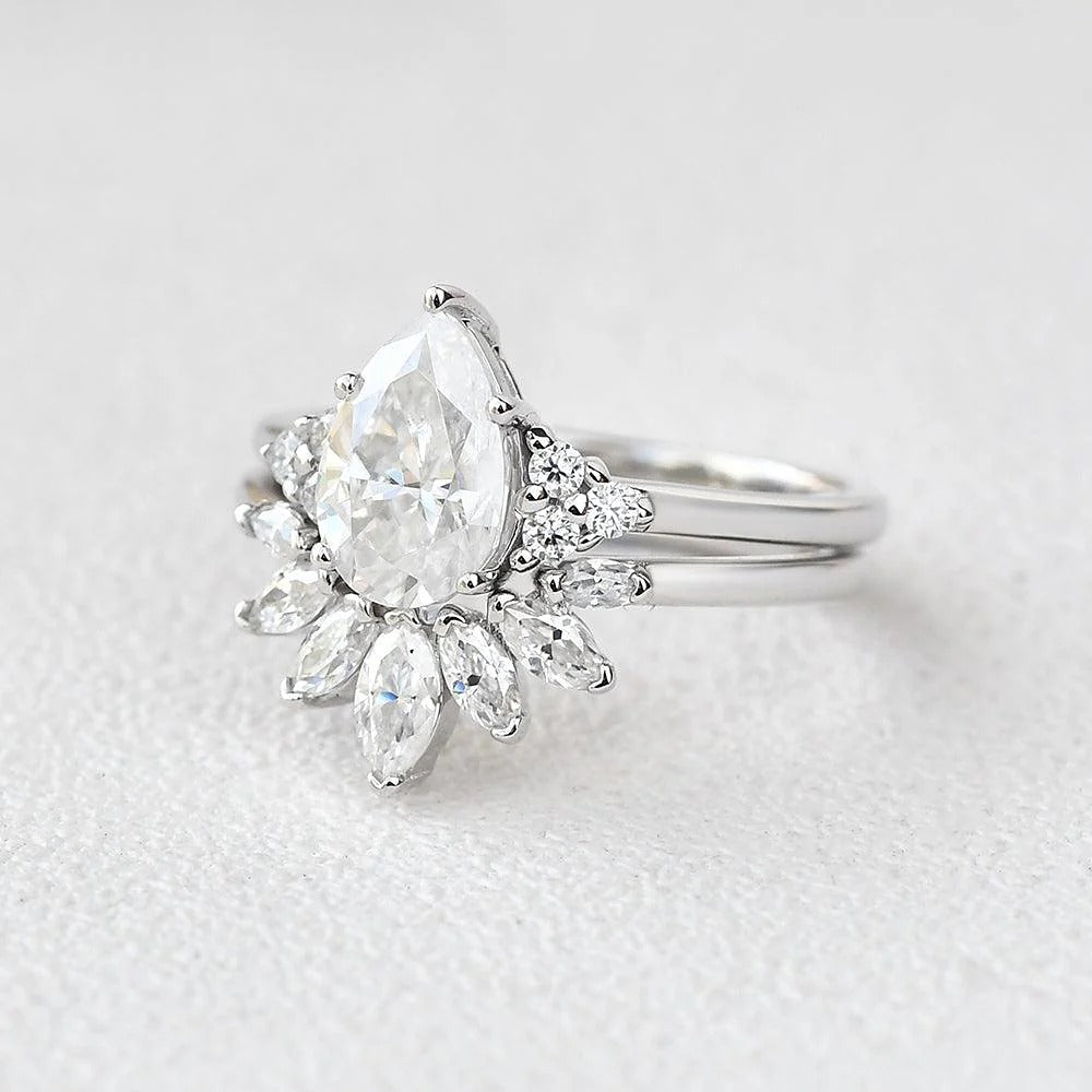 VVS1 Clarity Moissanite Pear Cut Side Accent Bridal Ring Set