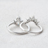 VVS1 Clarity Moissanite Pear Cut Side Accent Bridal Ring Set