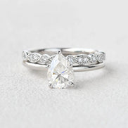 D Color Moissanite Solitaire Pear Cut Rind Set