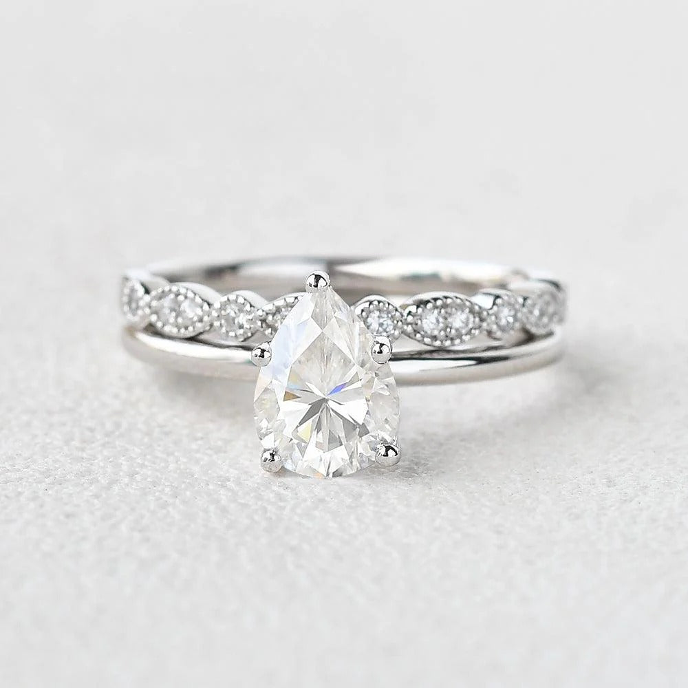 D Color Moissanite Solitaire Pear Cut Rind Set
