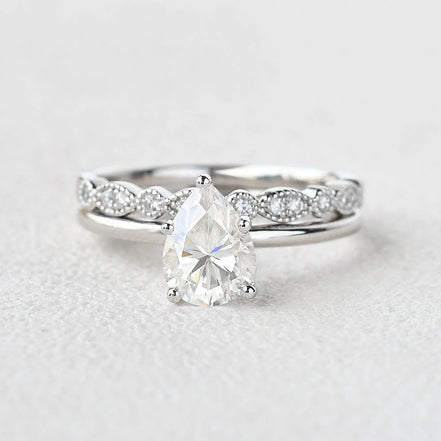 D Color Moissanite Solitaire Pear Cut Rind Set