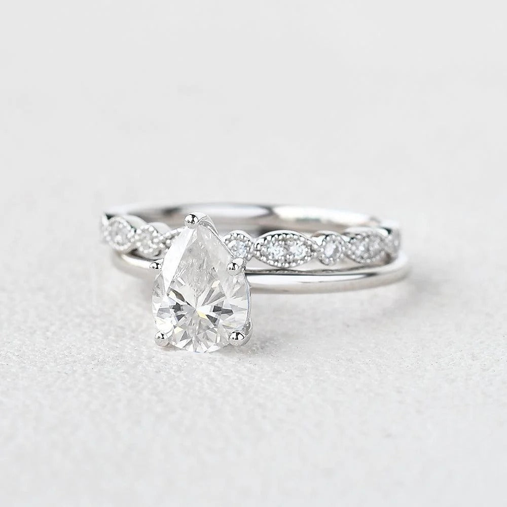 D Color Moissanite Solitaire Pear Cut Rind Set