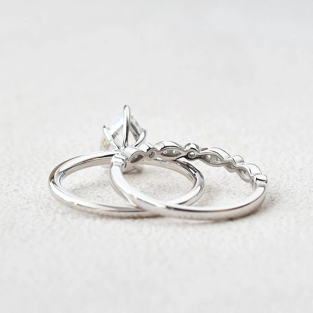 D Color Moissanite Solitaire Pear Cut Rind Set