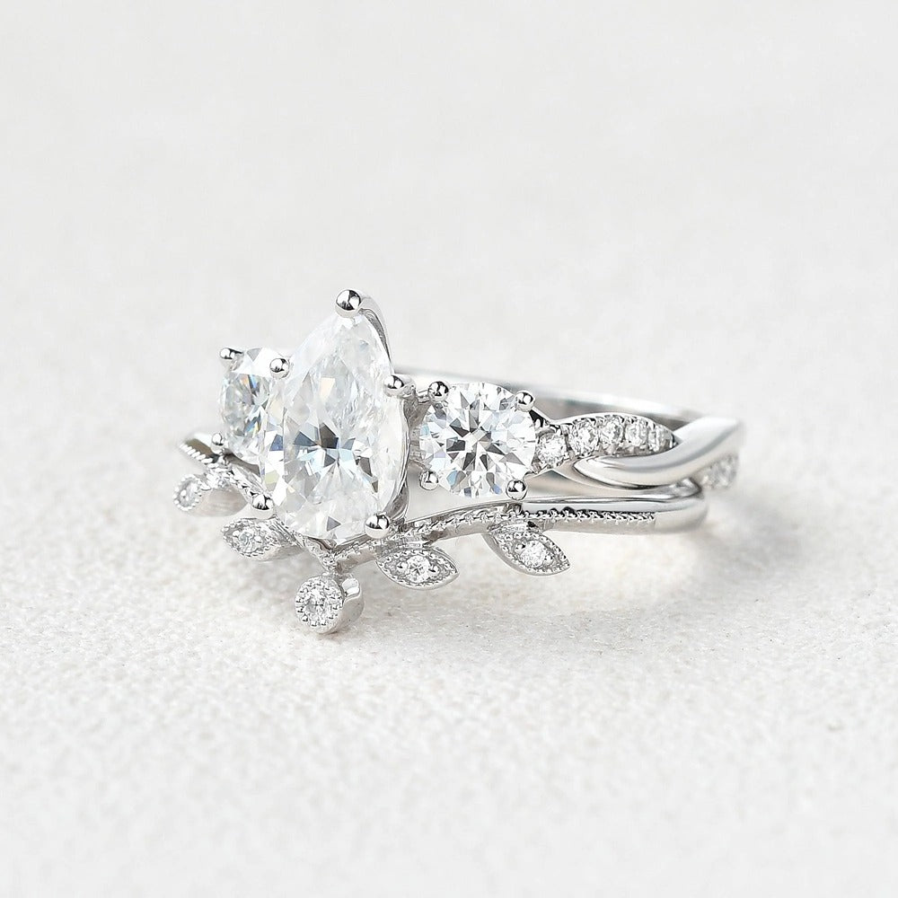 VVS1 Moissanite Pear Cut Twisted Ring Set For Women