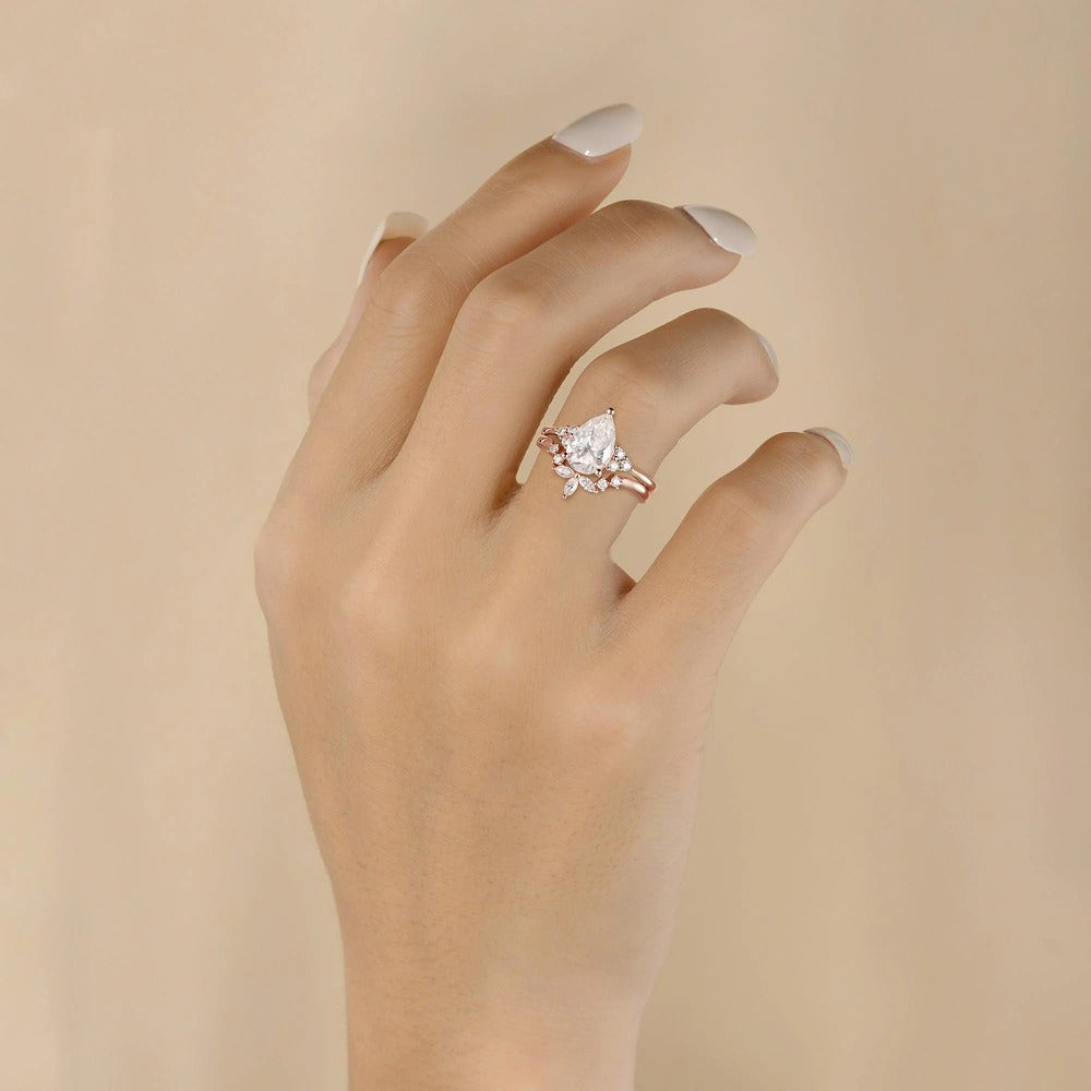 Pear Cut Side Accent Moissanite Wedding Ring Set For Women