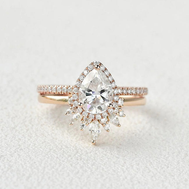 VVS1 Moissanite Halo Pear Cut Bridal Set For Women