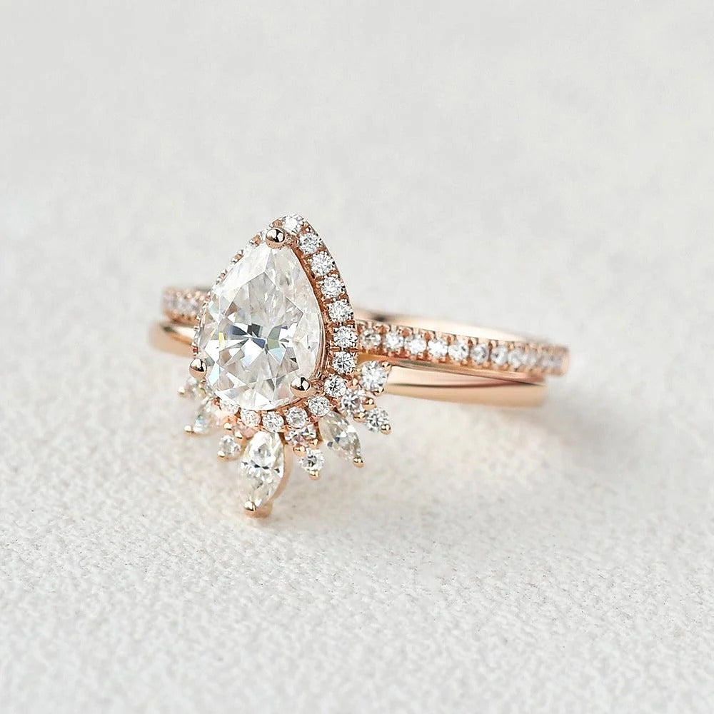 VVS1 Moissanite Halo Pear Cut Bridal Set For Women