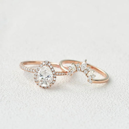 VVS1 Moissanite Halo Pear Cut Bridal Set For Women