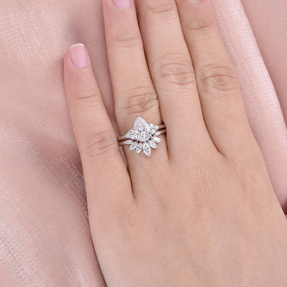 VVS1 Clarity Moissanite Pear Cut Side Accent Bridal Ring Set