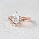Side Accent Pear Cut Moissanite Wedding Ring Set For Women