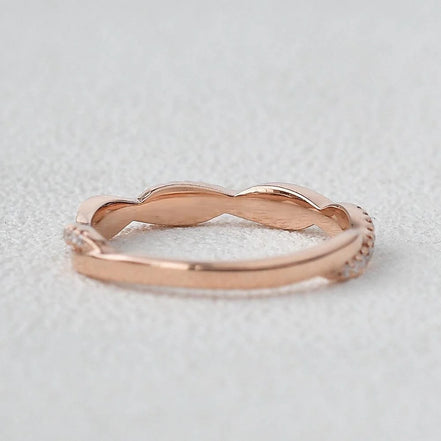 Round Cut Twisted D Color Moissanite Band Birthday Gift For Women