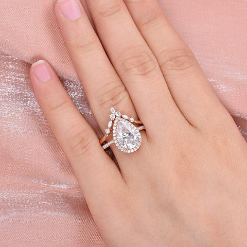 Vintage Halo Pear Cut Colorless Moissanite Ring Set For Bride
