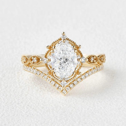 Oval Cut VVS1 Moissnaite Filigree Bridal Ring Set