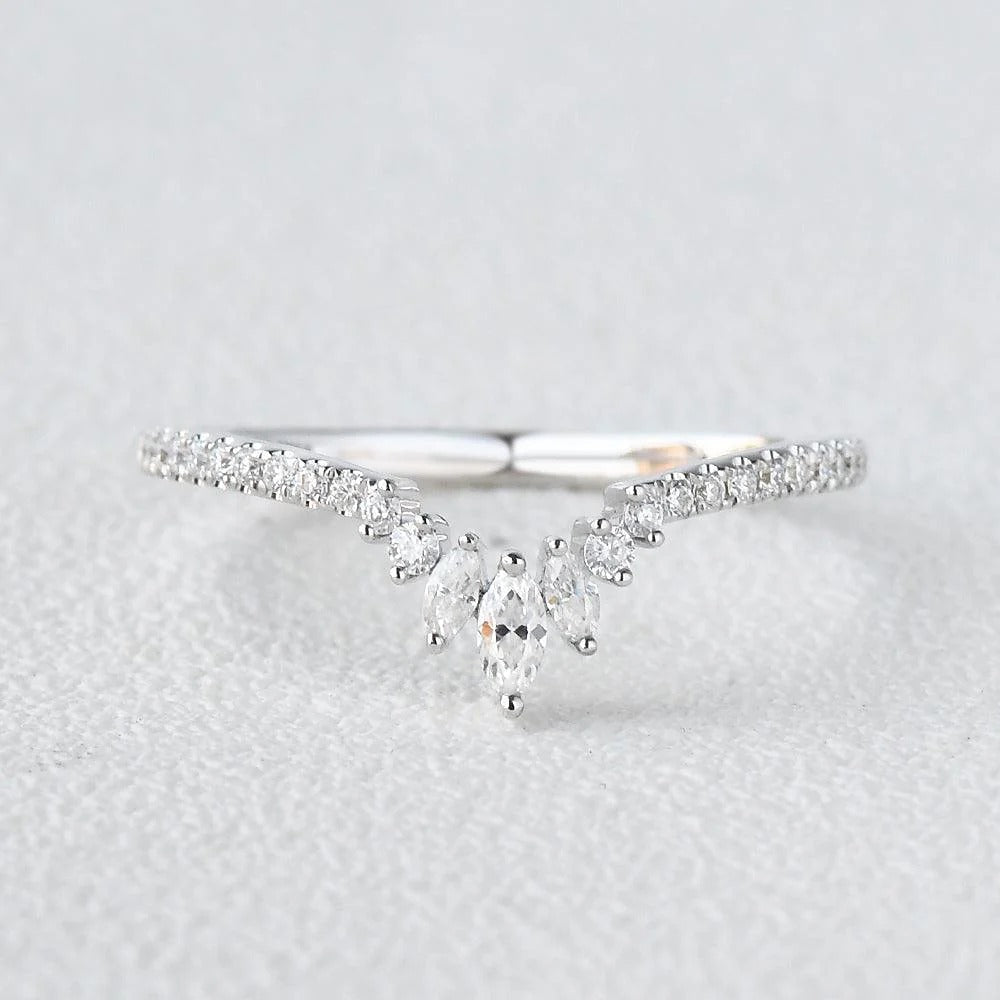 D Color Moissanite Round Cut Wedding Proposal Band For Her