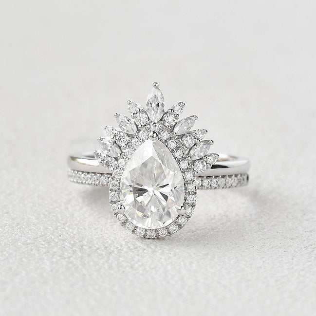 Pear Cut Halo Moissanite VVS1 Clarity Bridal Ring Set For Women