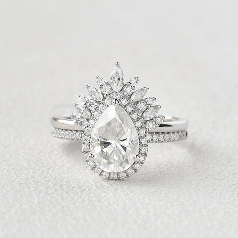 Pear Cut Halo Moissanite VVS1 Clarity Bridal Ring Set For Women