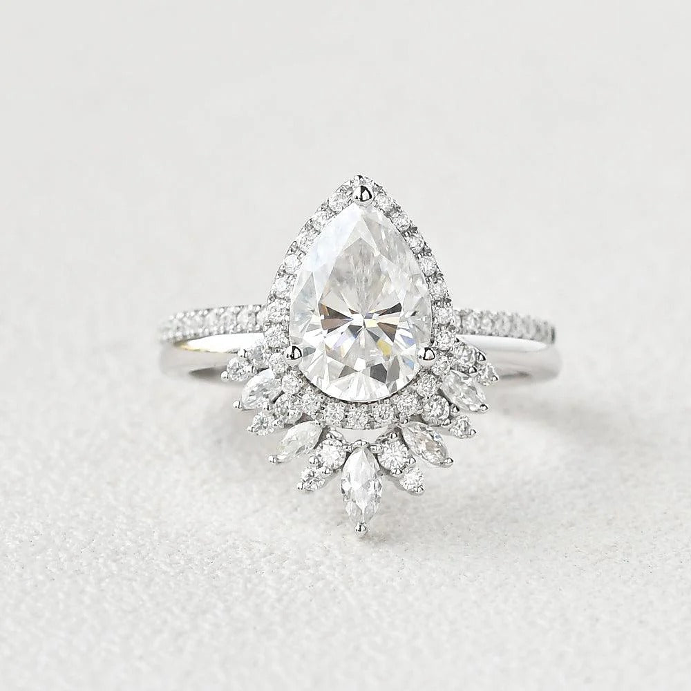 Pear Cut Halo Moissanite VVS1 Clarity Bridal Ring Set For Women