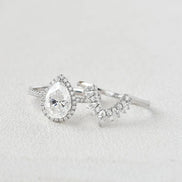 Pear Cut Halo Moissanite VVS1 Clarity Bridal Ring Set For Women