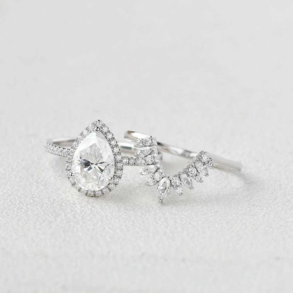 Pear Cut Halo Moissanite VVS1 Clarity Bridal Ring Set For Women