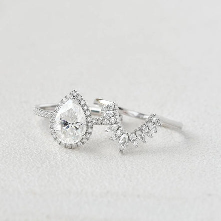 Pear Cut Halo Moissanite VVS1 Clarity Bridal Ring Set For Women