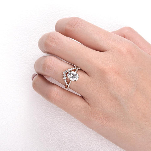 Lab Crated Moissnaite Oval Cut Side Accent Bridal Ring Set