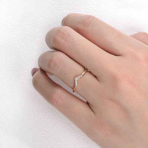 Moissanite Round Cut Chevron Shape Anniversary Gift For Her