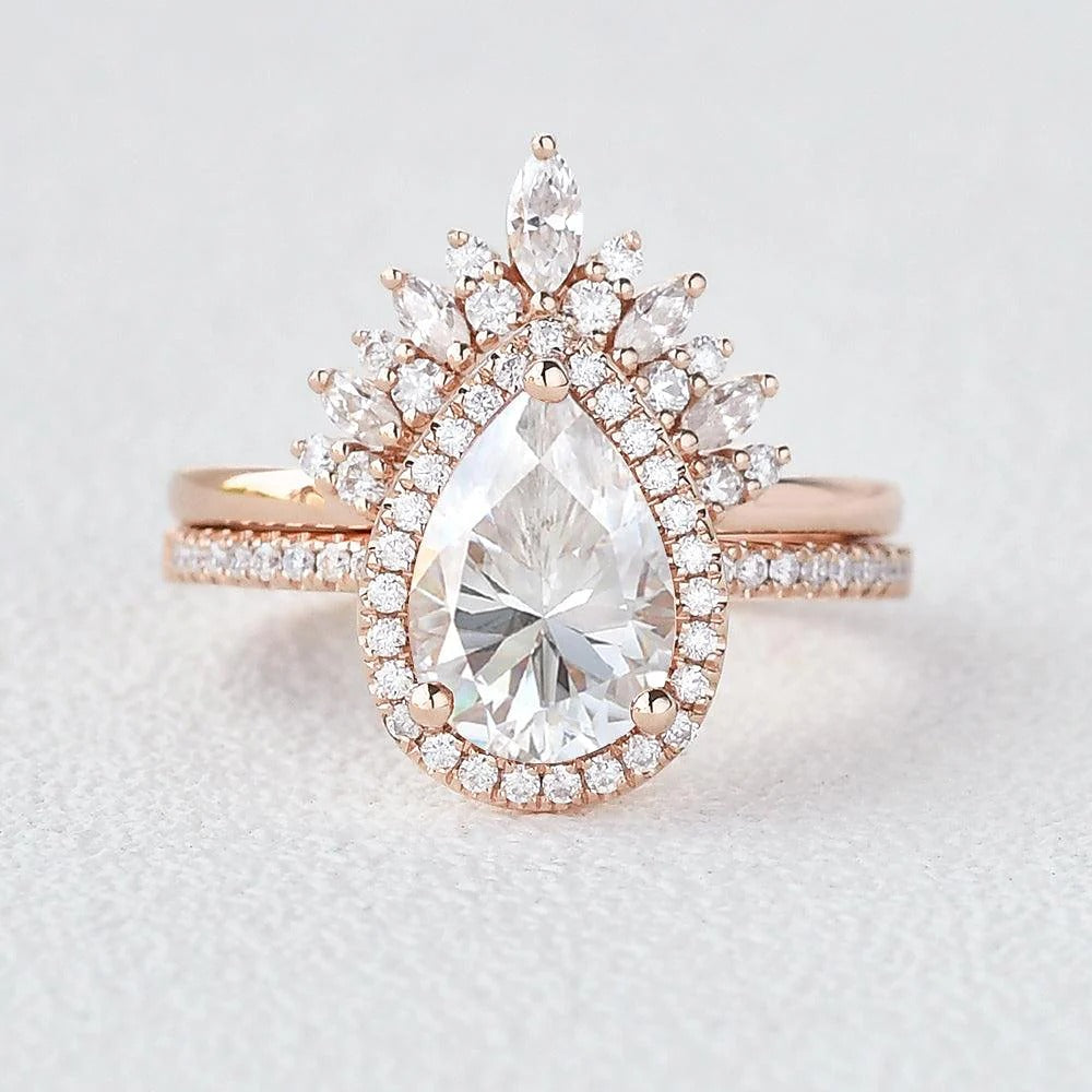 Pear Cut Halo Moissanite VVS1 Clarity Bridal Ring Set For Women