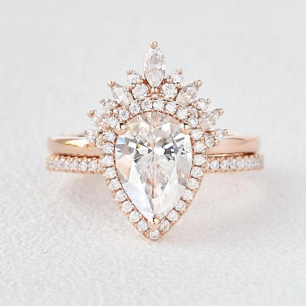 Pear Cut Halo Moissanite VVS1 Clarity Bridal Ring Set For Women