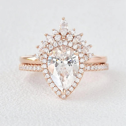 Pear Cut Halo Moissanite VVS1 Clarity Bridal Ring Set For Women