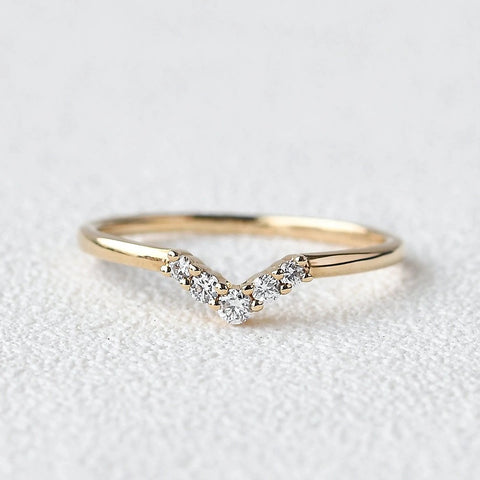 Moissanite Round Cut Chevron Shape Anniversary Gift For Her
