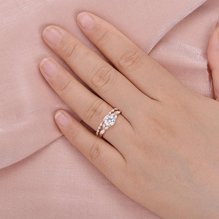 Round Cut Moissanite Vintage Wedding Ring Set