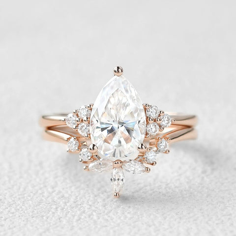 Pear Cut Side Accent Moissanite Wedding Ring Set For Women