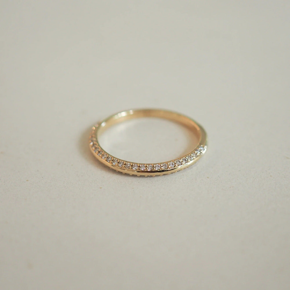 Knife Shank Moissanite Round Cut Unique Style Band