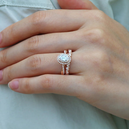 Colorless Moissanite Twisted Oval Cut Bridal Ring Set