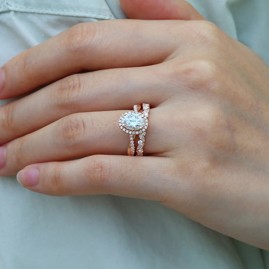 Colorless Moissanite Twisted Oval Cut Bridal Ring Set