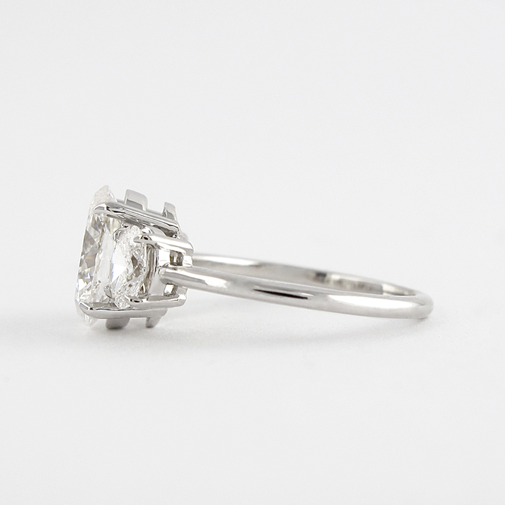 Oval Cut Moissanite Three Stone Wedding Proposal Ring