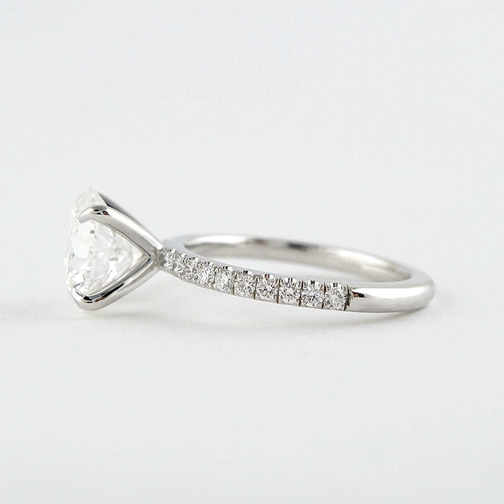 VVS1 Moissanite Round Cut Side Accent Valentine Day Gift