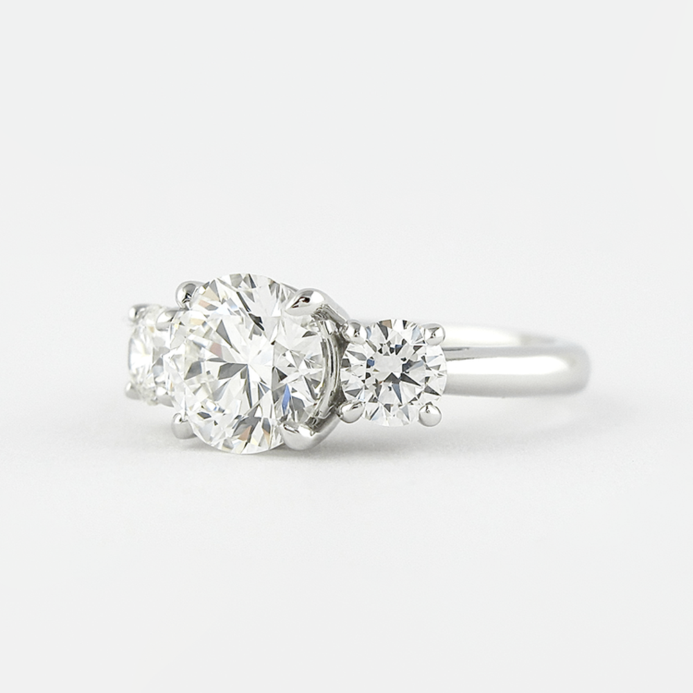 VVS1 Moissnaite Round Cut Three Stone Diamond Ring