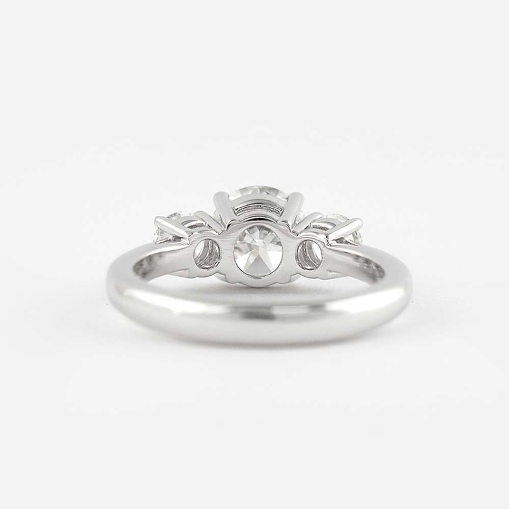 VVS1 Moissnaite Round Cut Three Stone Diamond Ring